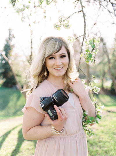 Jenny Jean Photography, timeless and elegant wedding photographer in Edmonton, Alberta. Featured on the Bronte Bride Vendor Guide.