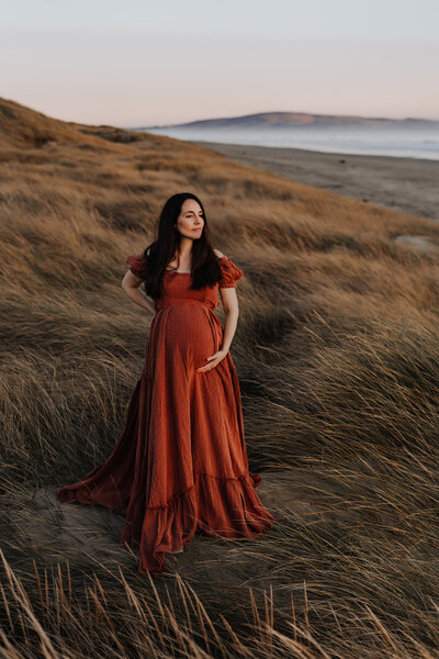 Beautiful sunset maternity photos on a beach in Southland