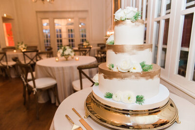 Glenview-Mansion-MD-wedding-florist-Sweet-Blossoms-winter-cake-flowers-Joy-Michelle-Photography