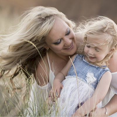 Professional family pictures  on-location  by Julia Kelleher in Central Oregon