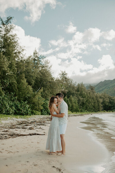 kahana-bay-oahu-hawaii-sunset-couples-session-sarah-doucet-photography-23