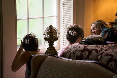 Two-tier white and pink wedding cake with gold stand and floral details – photographed by wedding photographer Niko Coric – Lumen Clarity Media