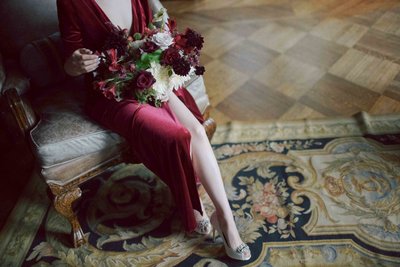 chinese-bride-burgundy-bouquet