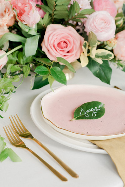 Beautiful hand lettered leaves as placecards