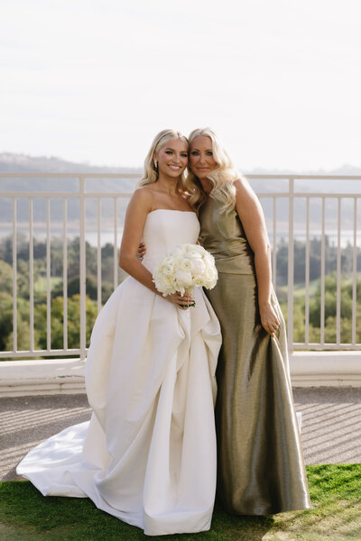San Diego wedding hair and makeup, best bridal beauty tam for large parties, san diego bridal makeup artist, luxury wedding hair and makeup