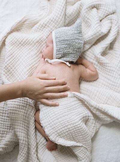 Sarai-Nathan-newborn-session-melanie-gabrielle-photography--16