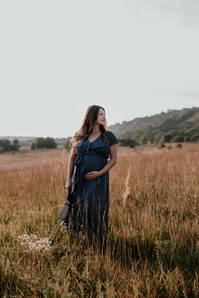 field maternity photos