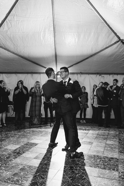 Door-County-Wedding-Photographers-The-Helgesons-Matt&Zach-The-Paine-Art-Center-Wedding_0004