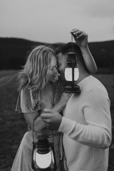 lovers with lanterns in a photoshoot in colorado
