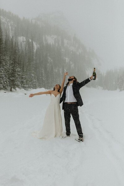 A-couple-popping-champagne-and-celebrating-in-Rocky-Mountain-National-Park-in-Colorado-.jpg