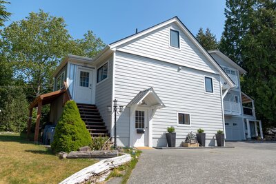 Modern guesthouse design with driveway and hardie-plank siding