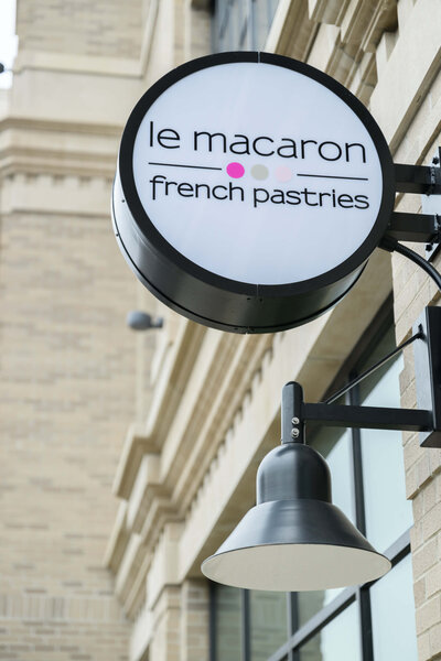 Le Macaron sign