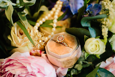 Jackson Hole photographer captures bridal bouquet wedding details