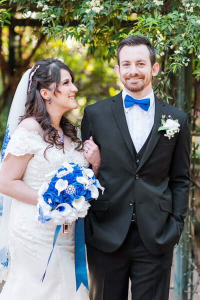 husband and wife wedding portrait at Botanical Gardens