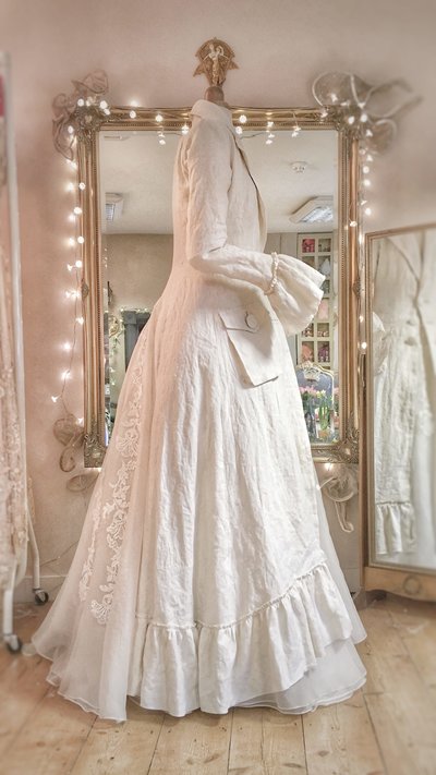 Demelza_ivory_linen_bridal_riding_coat_JoanneFlemingDesign