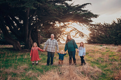 Family photo session on the bluffs Southern Oregon photographer