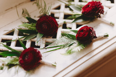 Strong-Mansion-MD-wedding-florist-Sweet-Blossoms-boutonniere-Nessa-K-Photography