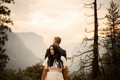 bride and groom eloping in yosemite valley