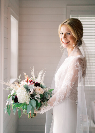 Charleston-bride-runnymede-plantation-wedding-001