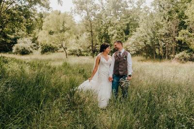 Outdoor wedding photographer Lauren Beers