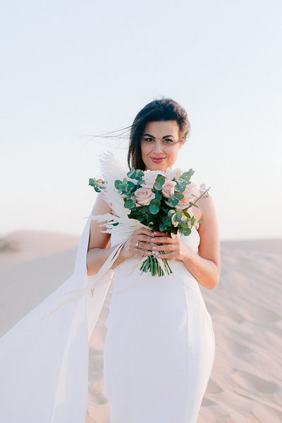 Wedding_photoshoot_in_the_desert_of_dubai_with breide_and_groom_editorial_bridal_shoot_gabriella_vanstern (40)