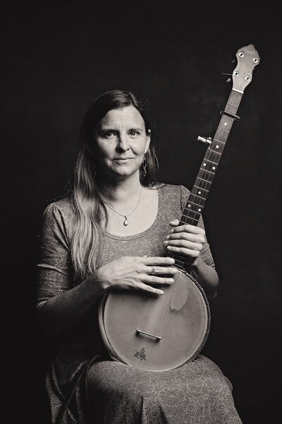 woman with old time banjo