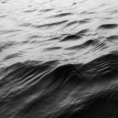 Black and white photo of ocean wave