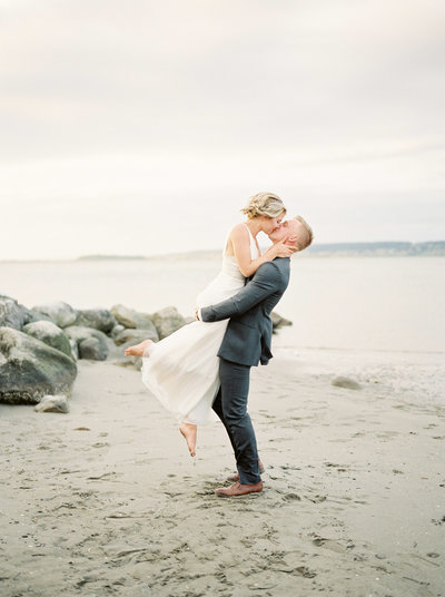 anniversary photos at crescent beach by teryn lee photography