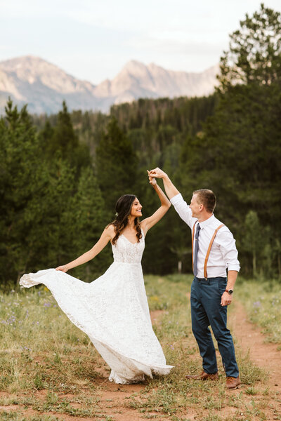 couple dancing at their Colorado elopement