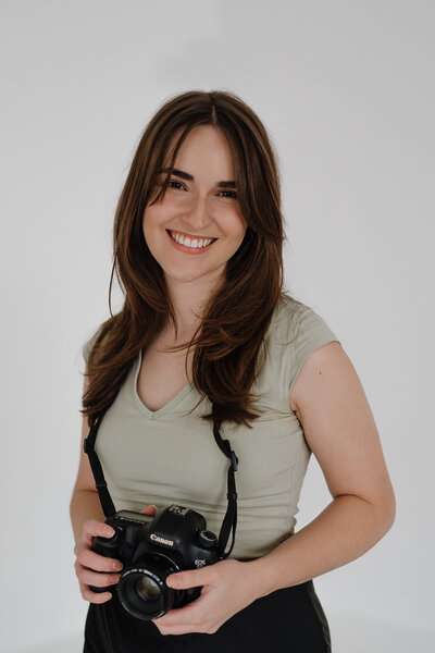 Sierra Greenlee holding  camera in albuqerque studio.