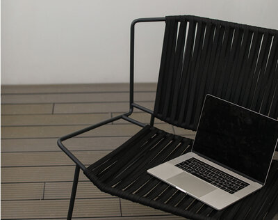 kindled_kindred_branddesign_laptop_on_chair