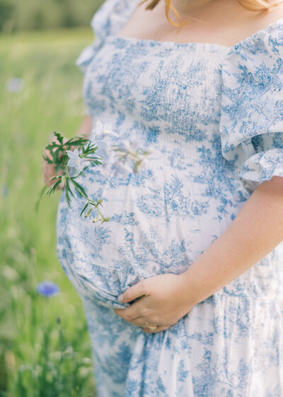 closeup of pregnant belly in a field by Maryland Maternity Photographer Amanda Wose