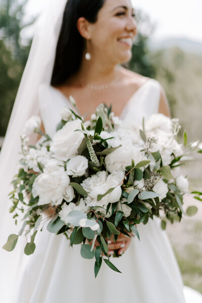 white summer bridal bouquet