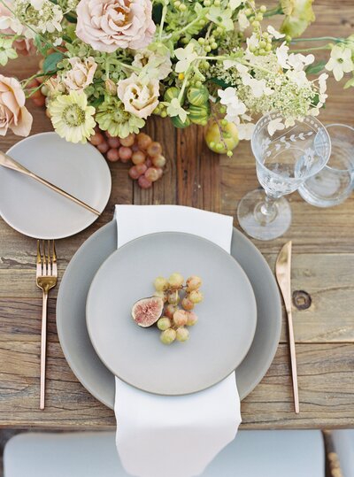 Wedding table setting and centerpieces with  figs and grapes