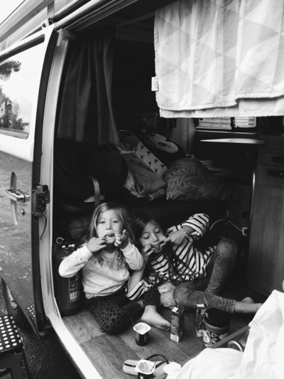Kinderen Renske Meinema tijdnes rondreis met een Volkswagen camper