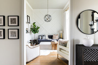 white-sitting room-modern-home-onyxandalabaster