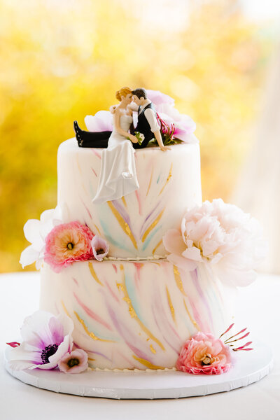 Glen-Ellen-Farm-Frederick-MD-wedding-florist-Sweet-Blossoms-cake-flowers