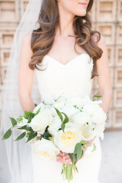 White Bridal Bouquet Omni Montelucia Wedding Paradise Valley, Arizona | Amy & Jordan Photography