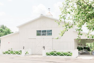 Absolutely stunning Nashville Wedding Venue, The White Dove Barn
