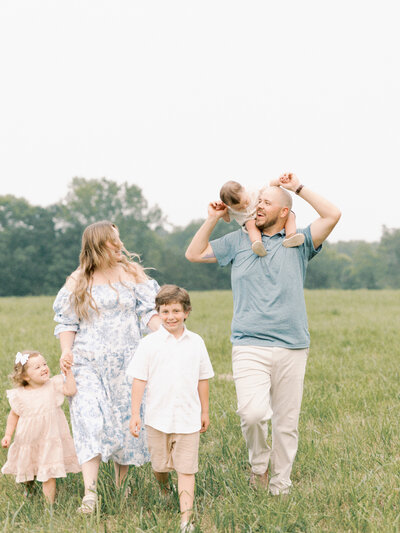 Outdoor family photoshoot by Virginia Photographers