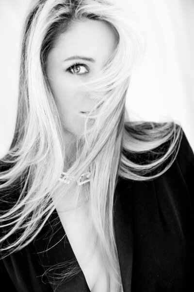 Black and White photo of Georgiana Alexander Founder of Chaos & Calm lifestyle and wellness community