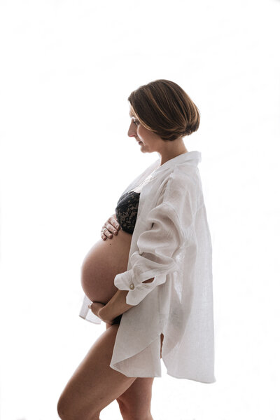 Pregnant mum in a white dress at Billingshurst maternity photoshoot