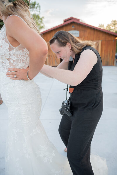 Seattle Wedding Coordinator helps bride into wedding dress on PNW wedding day