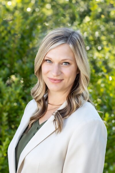 Rachel Headshot