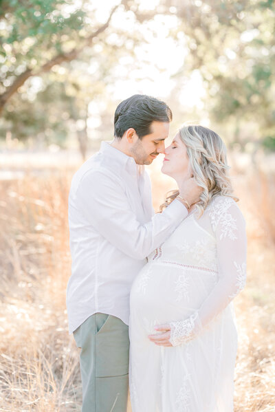 winter outdoor maternity session in austin, tx