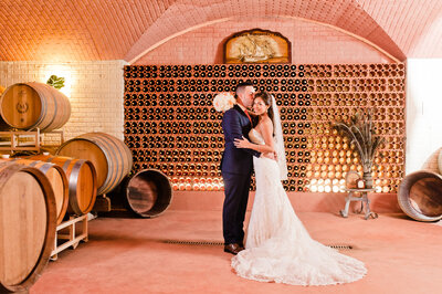 wedding picture in Morais Vineyard cellars