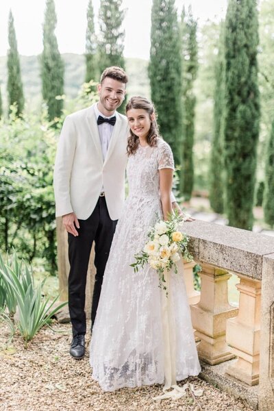 provencial bride and groom at chateau de cas