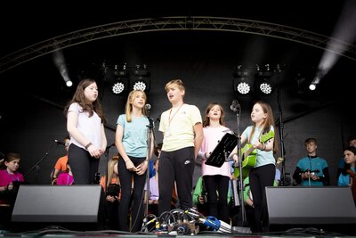 Children singing at Irish Traditional Festival Feile Nasc