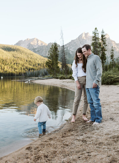 stanley idaho family photography with sawtooth mountains