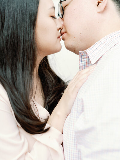 Asian couple kissing in Princeton, NJ